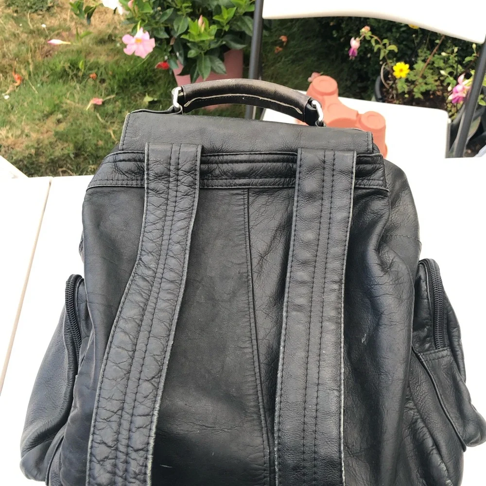 Men's genuine Black Leather To Load Backpack Classic Travel Bag